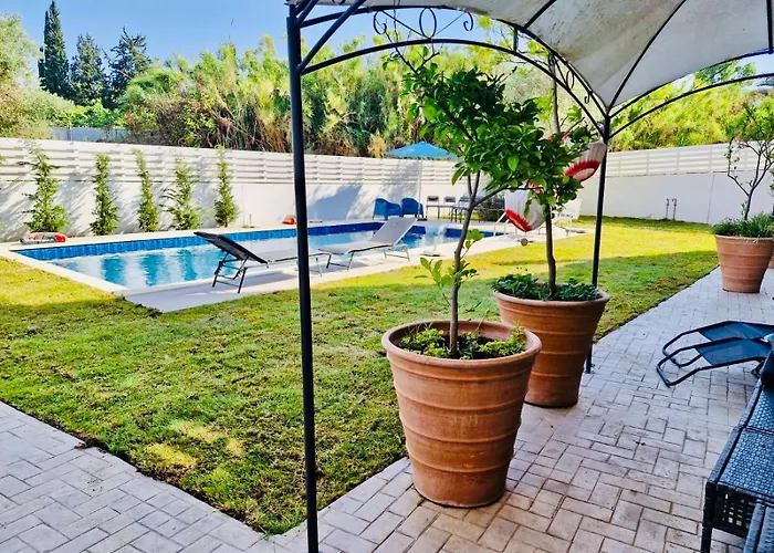 The Blue House וילה לרנקה