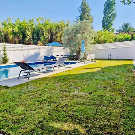 Вилла The Blue House